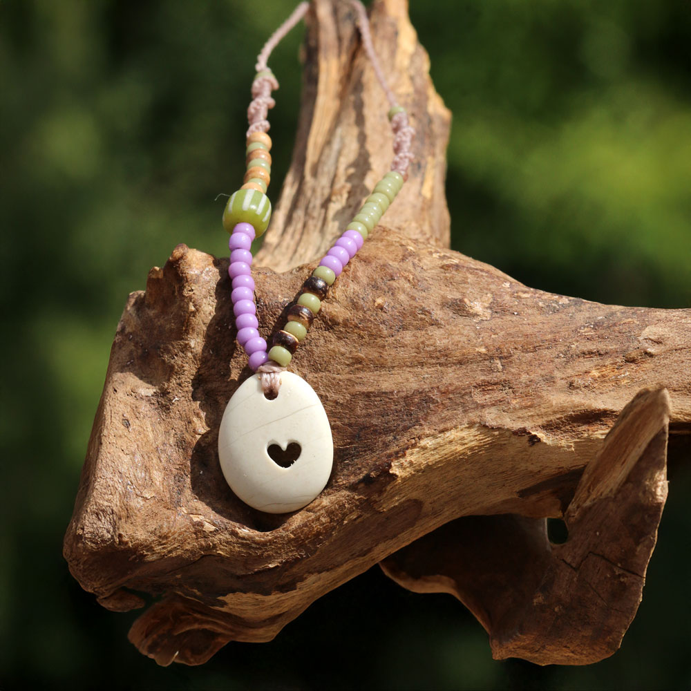 Halsband mit Strandstein mit von Hand gebohrtem Herz, Rocailles und Kokosnuss - Ethno-Schmuck