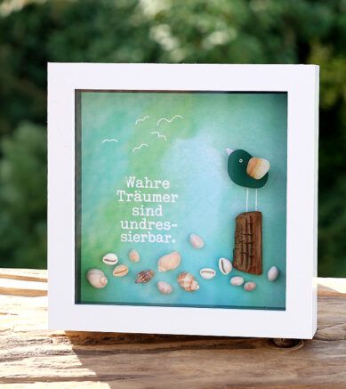 Wandbild - Wahre Träumer sind undressierbar. Bild mit Seeglas und Muscheln.