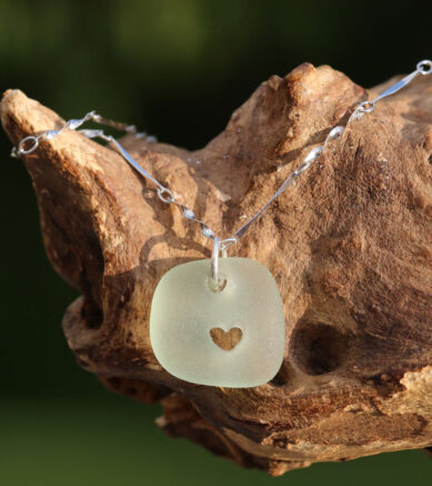 Bar - Halskette aus 925 Sterling Silber mit Strandscherbe / Seeglas mit Herz - Meer - Schmuck