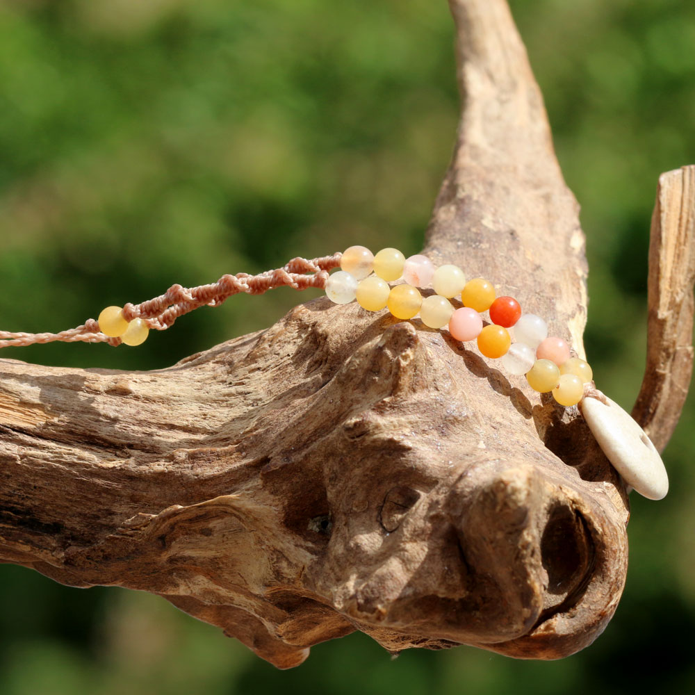 Schmuck aus Kieselsteinen / Strandsteinen - Halskette mit Jade und gebohrtem Herz