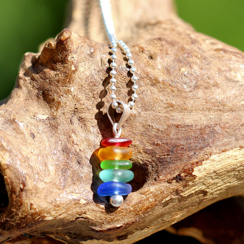 Schmuck aus Seeglas in den Farben des Regenbogens - Anhänger am Kugelkette aus 925 Sterling Silber