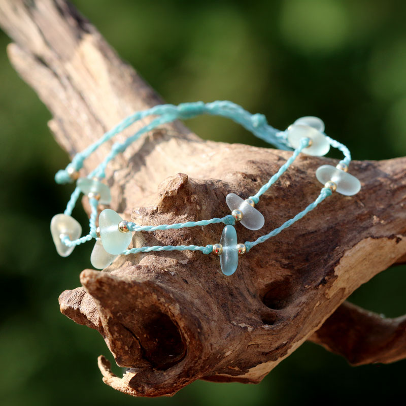 Makramee-Armband mit Seeglas / Meerglas in Türkis, mehrreihig