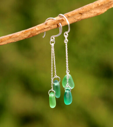 Ohrringe aus 925 Sterling Silber mit Seeglas / Meerglas / Strandglas in Grün